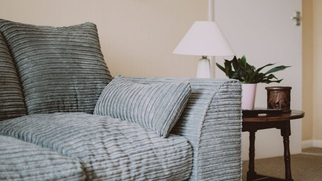 Comment nettoyer un canapé en microfibre ?