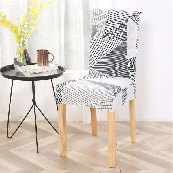Housse de chaise blanche à motifs géométriques noirs